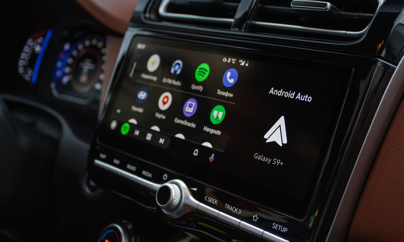 Android Auto 14.4 już do pobrania. Pytanie, czy jest sens