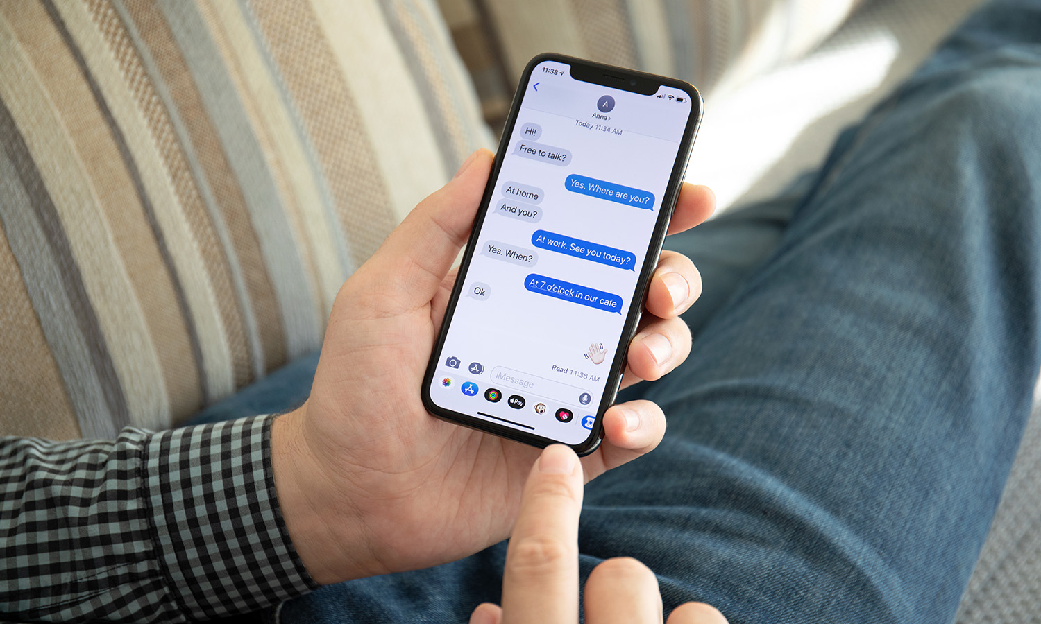Żenująca luka Apple. Przejmują iPhone'y przez iMessage