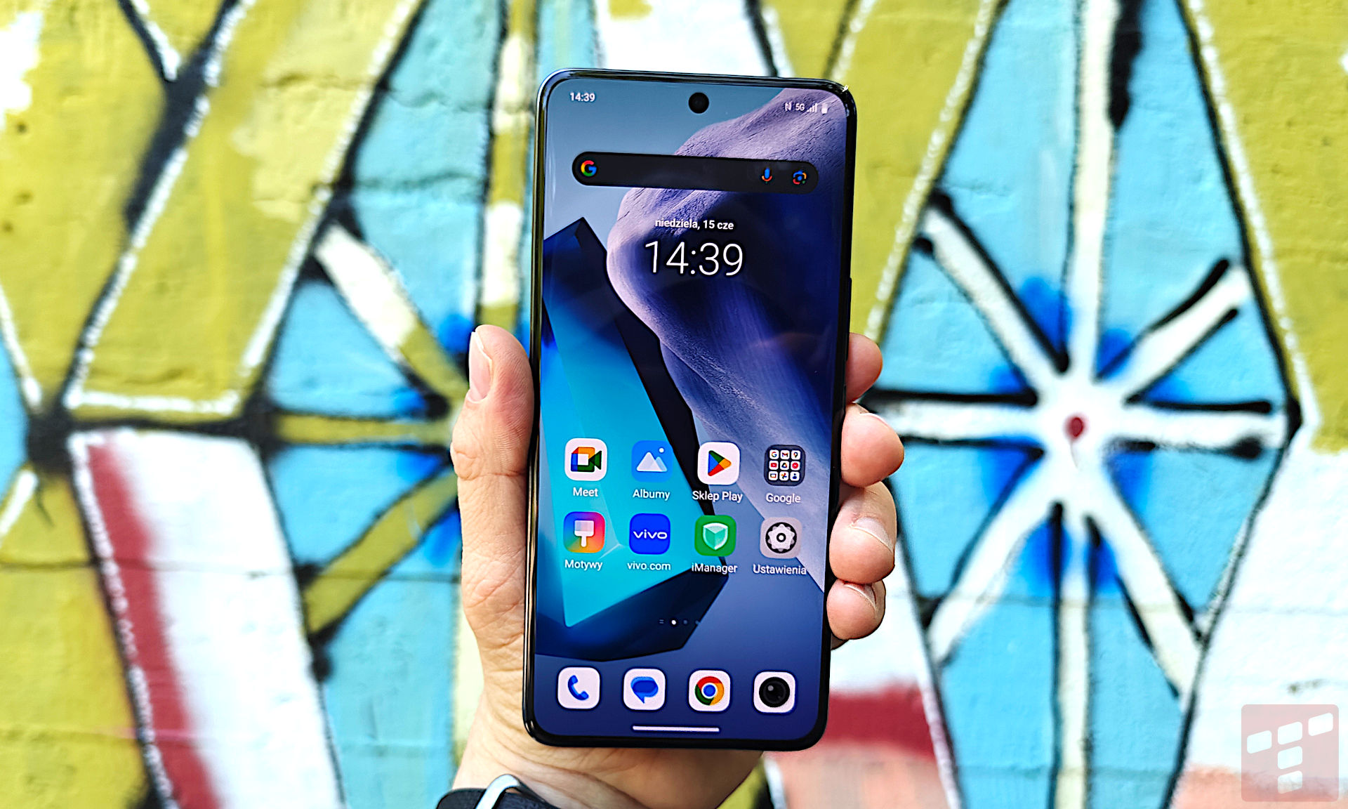 Vivo V50: aparat ZEISS, światło Aura i duża bateria (test)