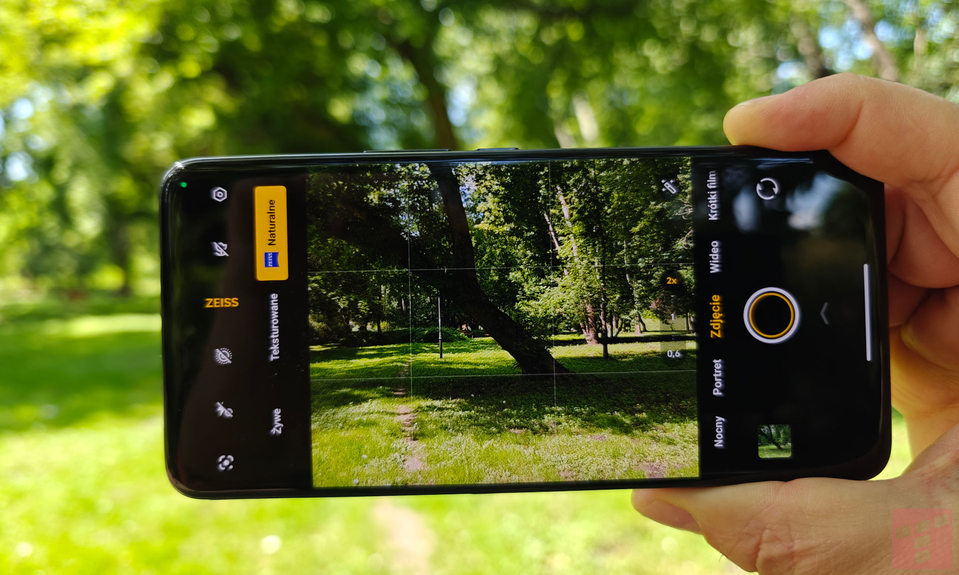 Vivo V50: aparat ZEISS, światło Aura i duża bateria (test)