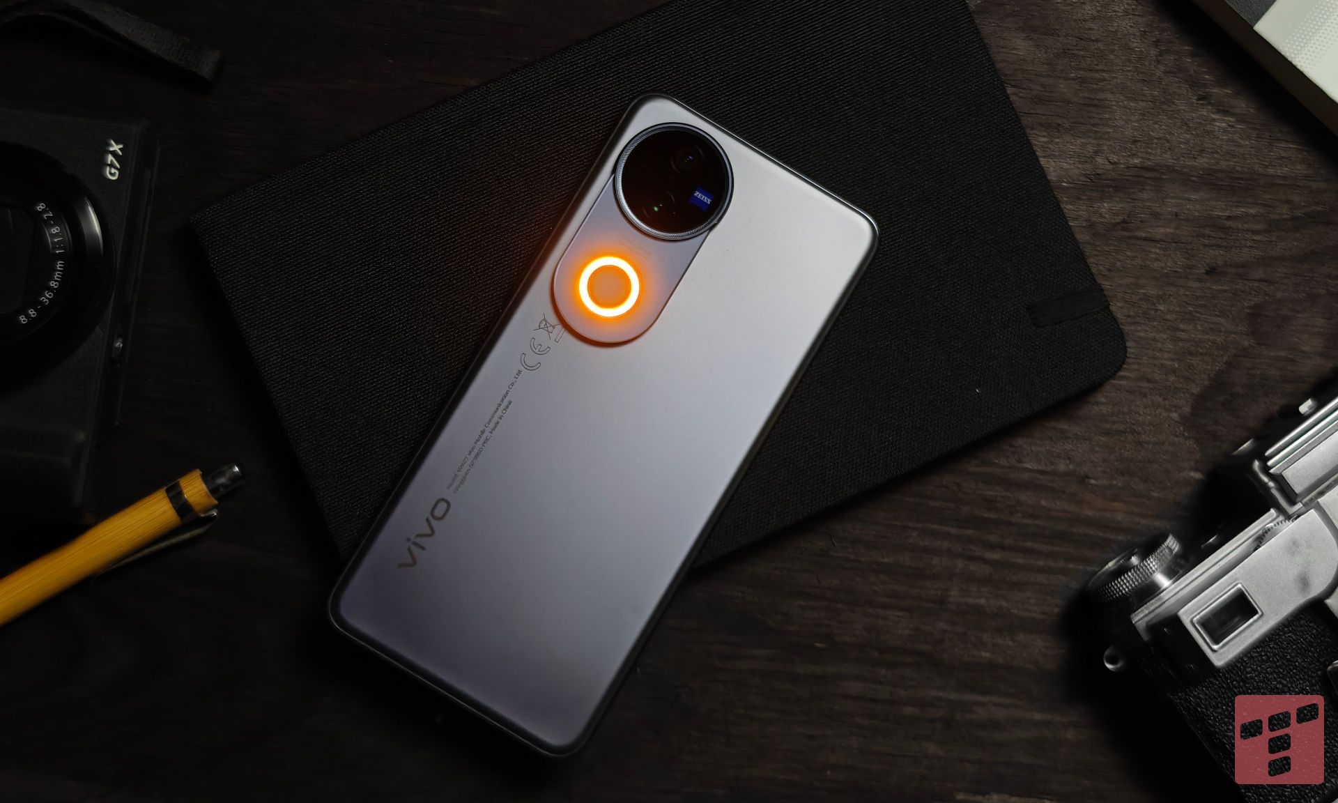 Vivo V50: aparat ZEISS, światło Aura i duża bateria (test)