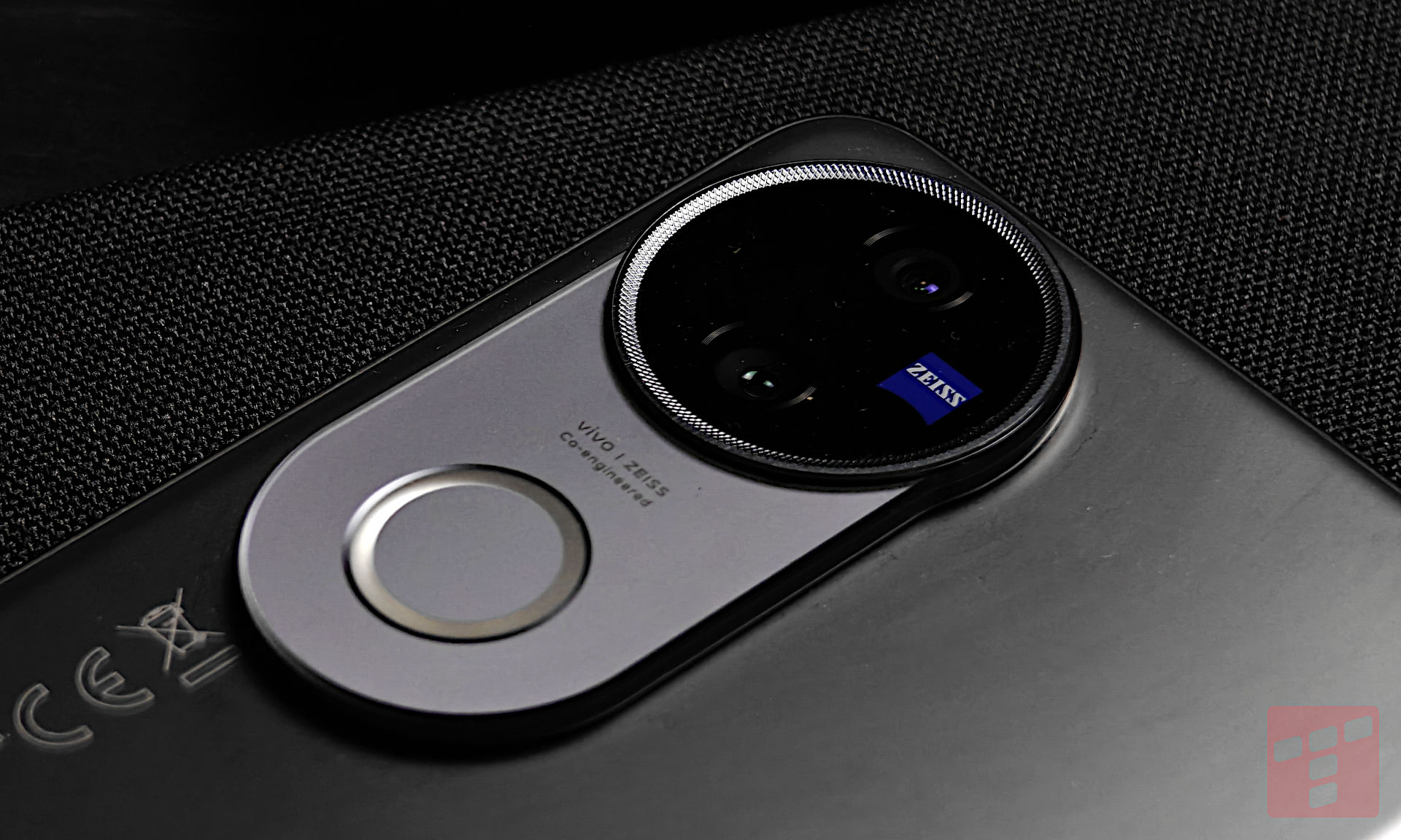 Vivo V50: aparat ZEISS, światło Aura i duża bateria (test)
