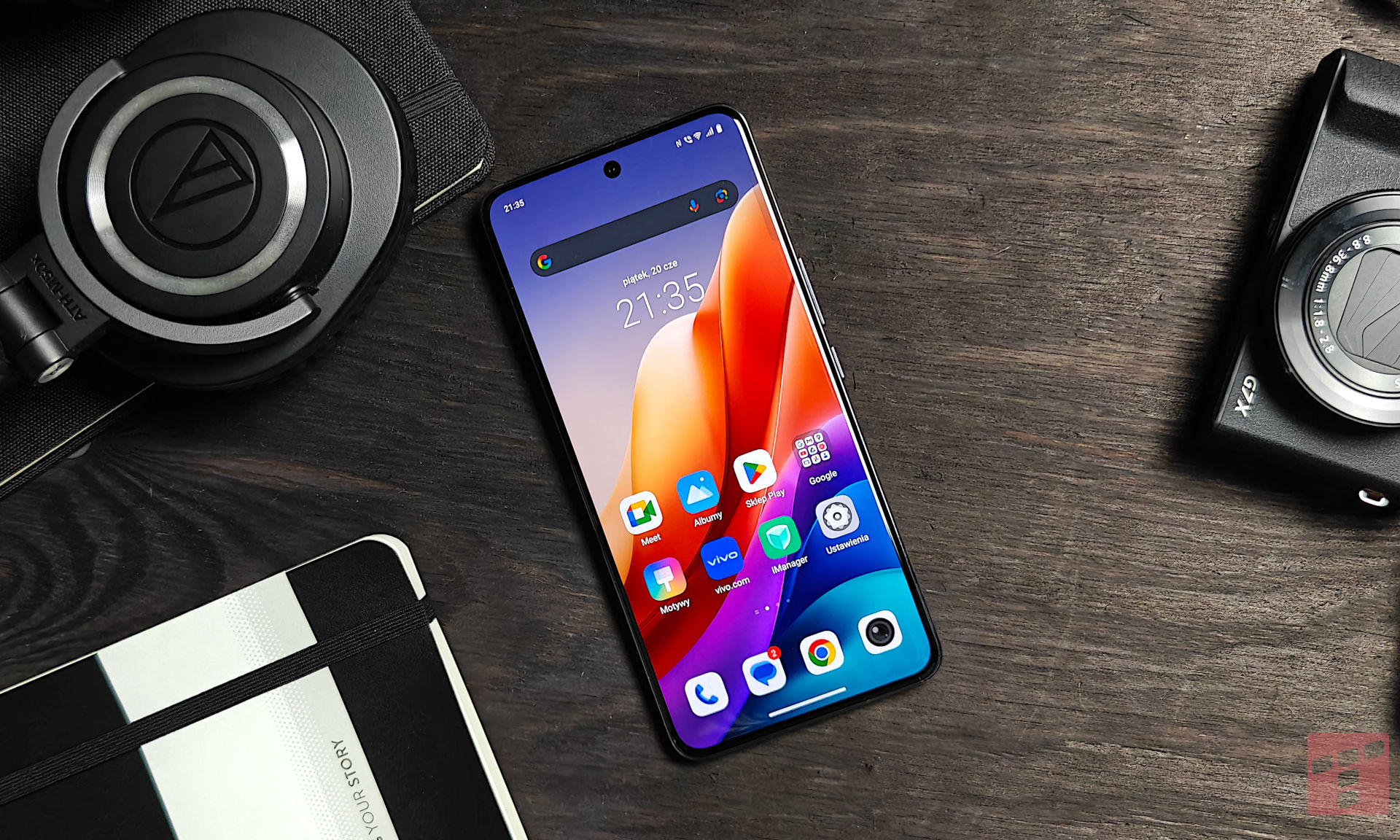 Vivo V50: aparat ZEISS, światło Aura i duża bateria (test)
