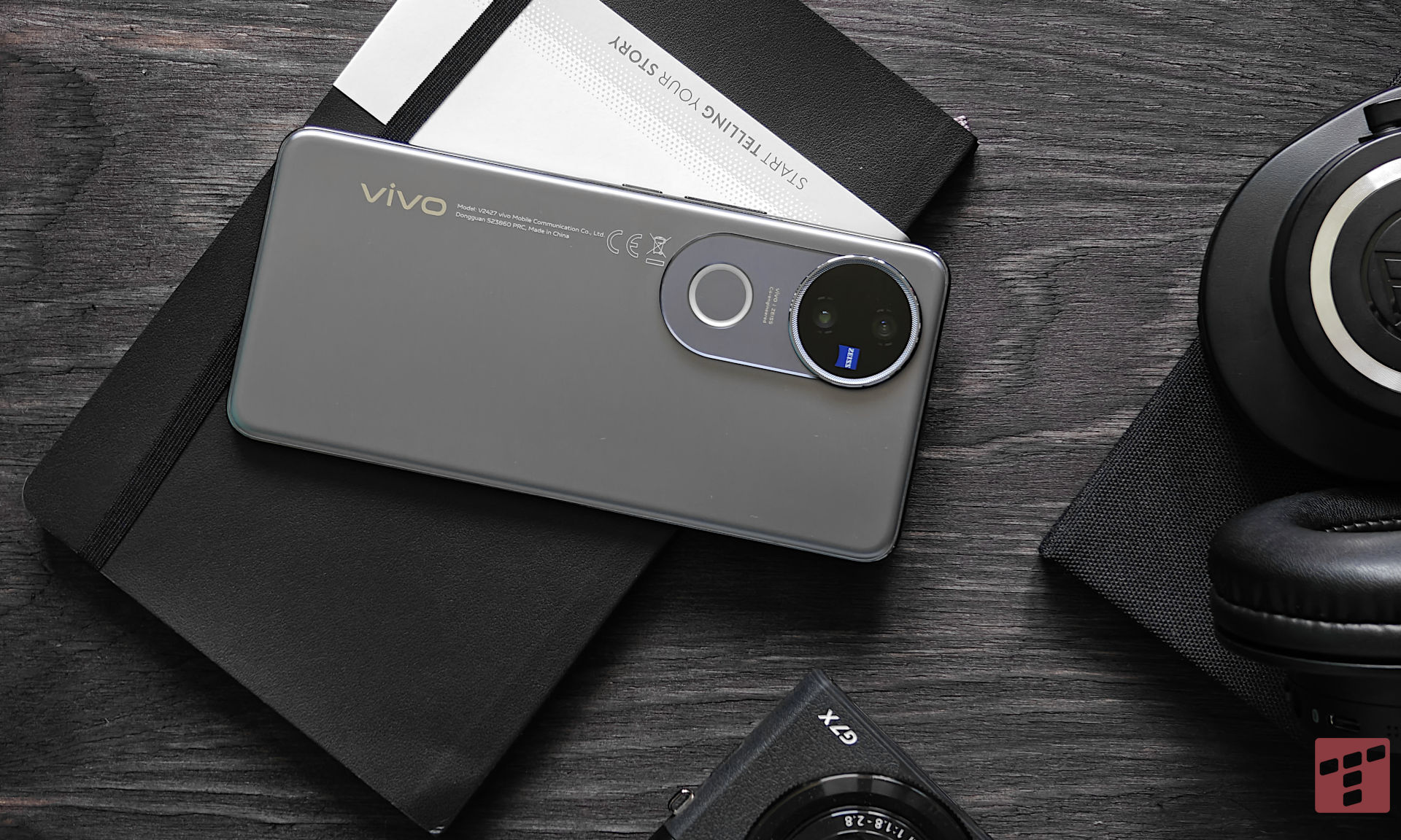 Vivo V50: aparat ZEISS, światło Aura i duża bateria (test)