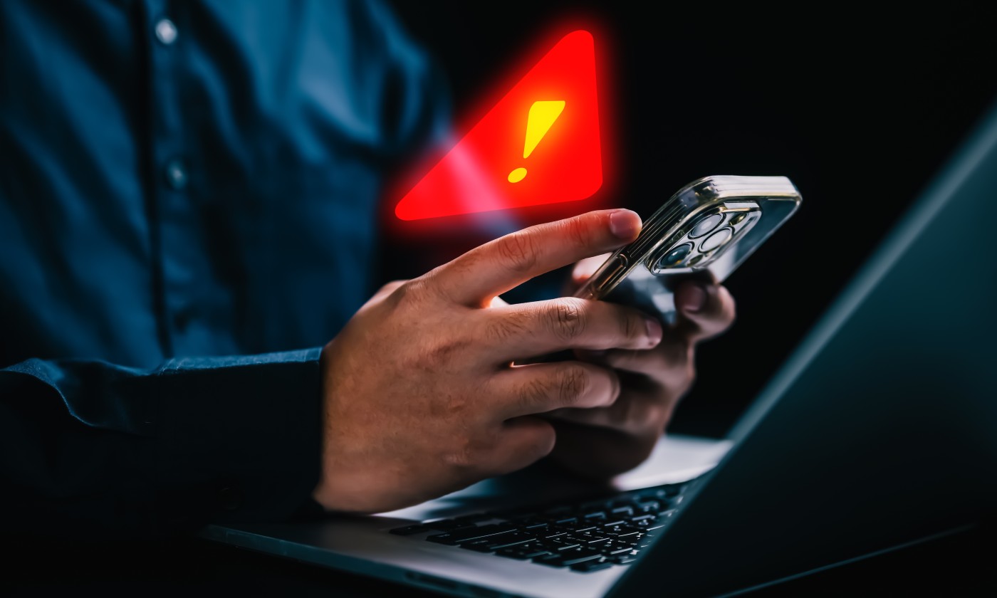 Natychmiast wywal to z telefonu. Kradnie zdjęcia i pieniądze