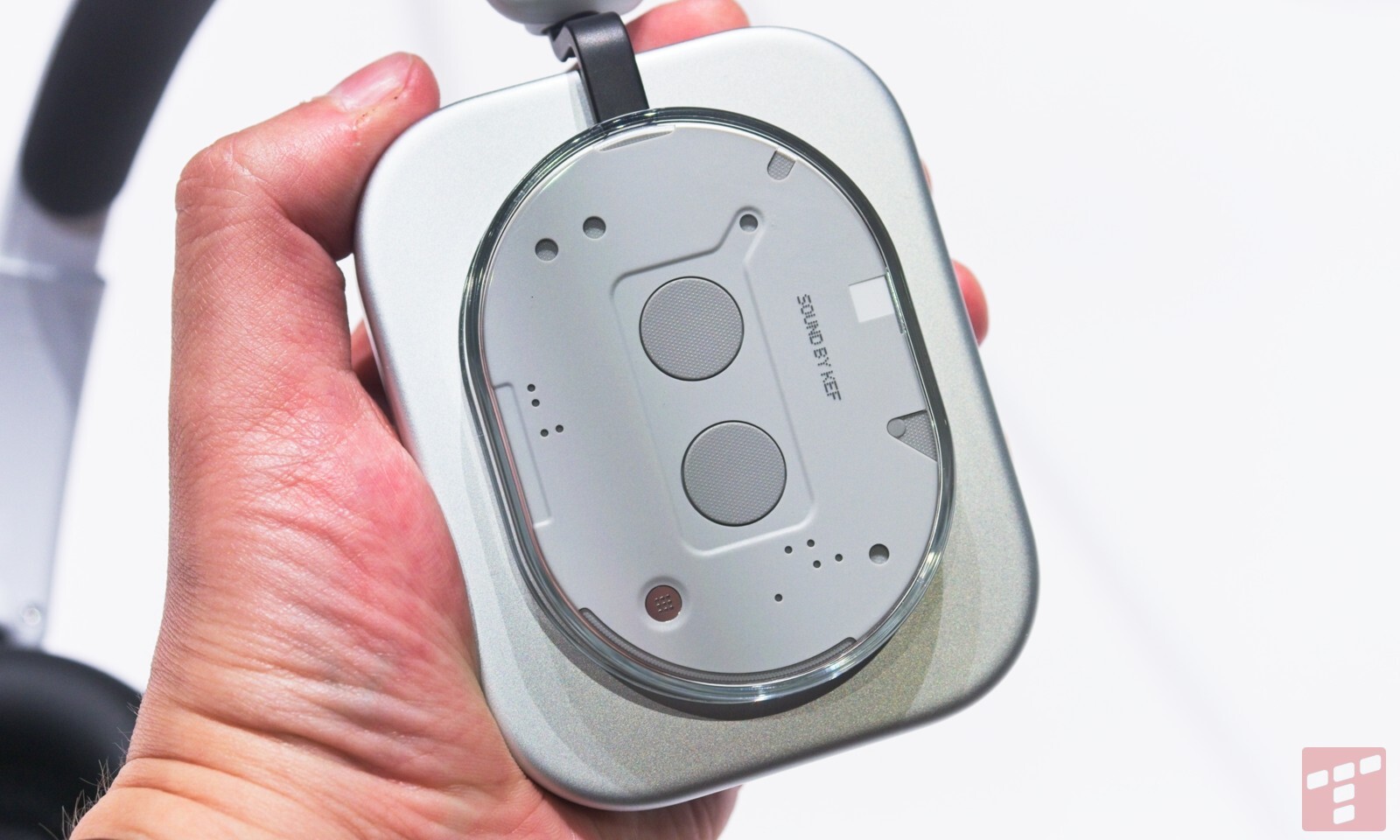 Nothing Headphone (1): dźwięk od legendy i powrót do przycisków