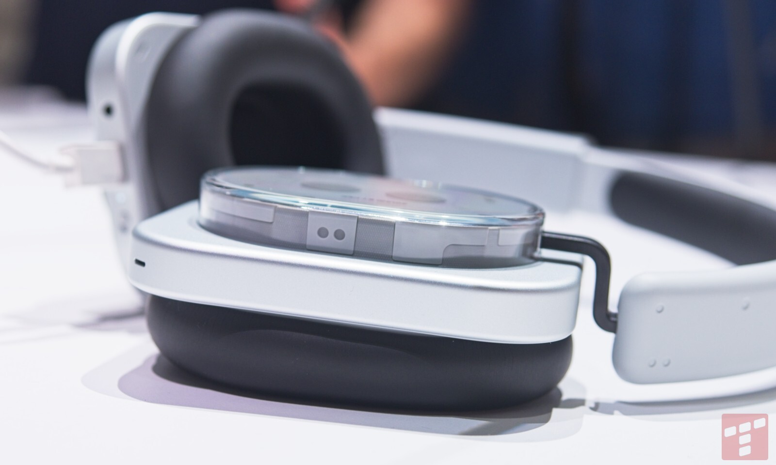 Nothing Headphone (1): dźwięk od legendy i powrót do przycisków