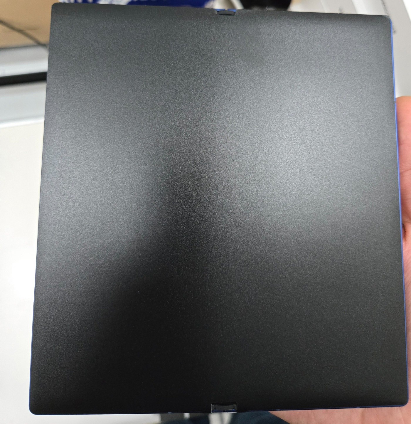 Samsung Galaxy Z Fold7 pozuje do zdjęć przed premierą