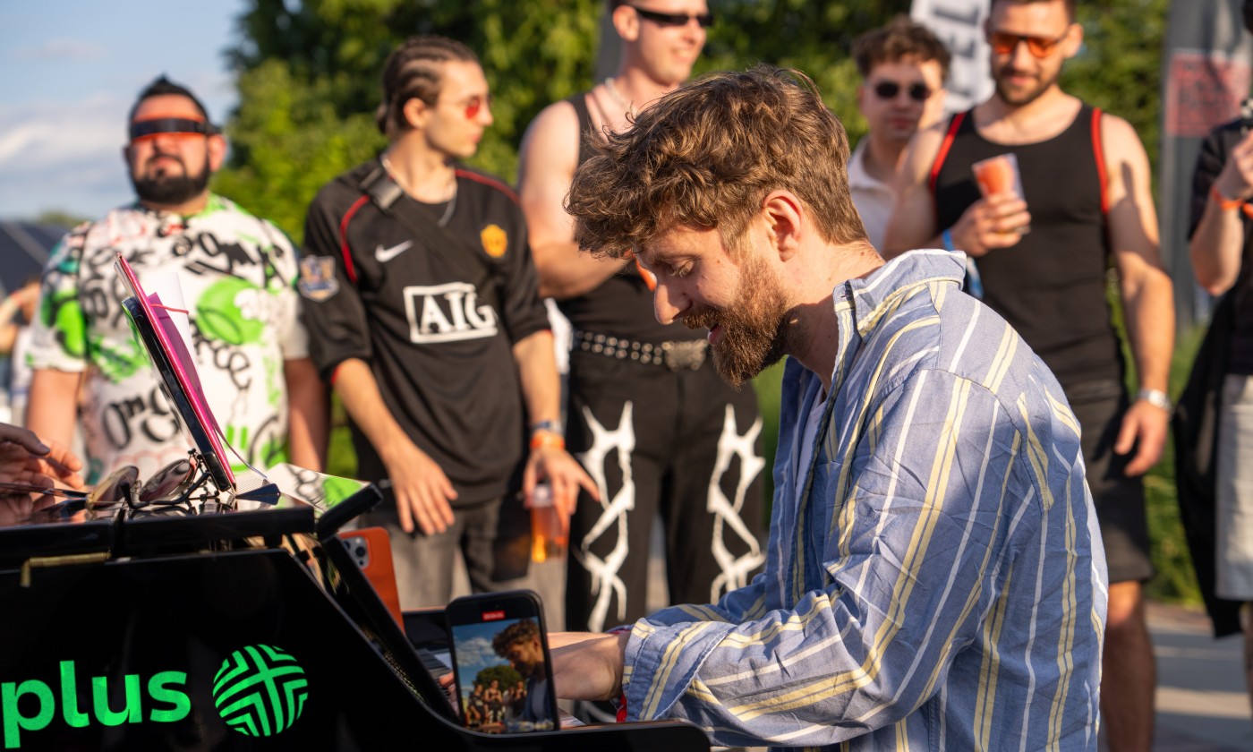 Plus wchodzi na TikToka. Na start duet z Emilio Piano