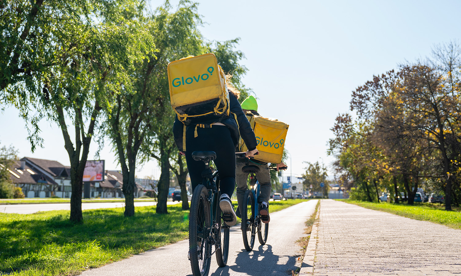 Glovo z bonusami za upał. Fala krytyki nie mniejsza niż fala upałów