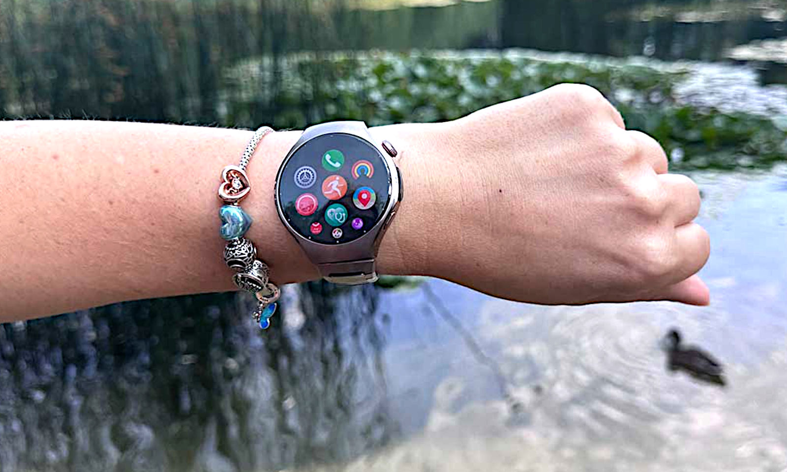 Huawei Watch 5 z niezależnymi płatnościami NFC. Zobacz, jak aktywować