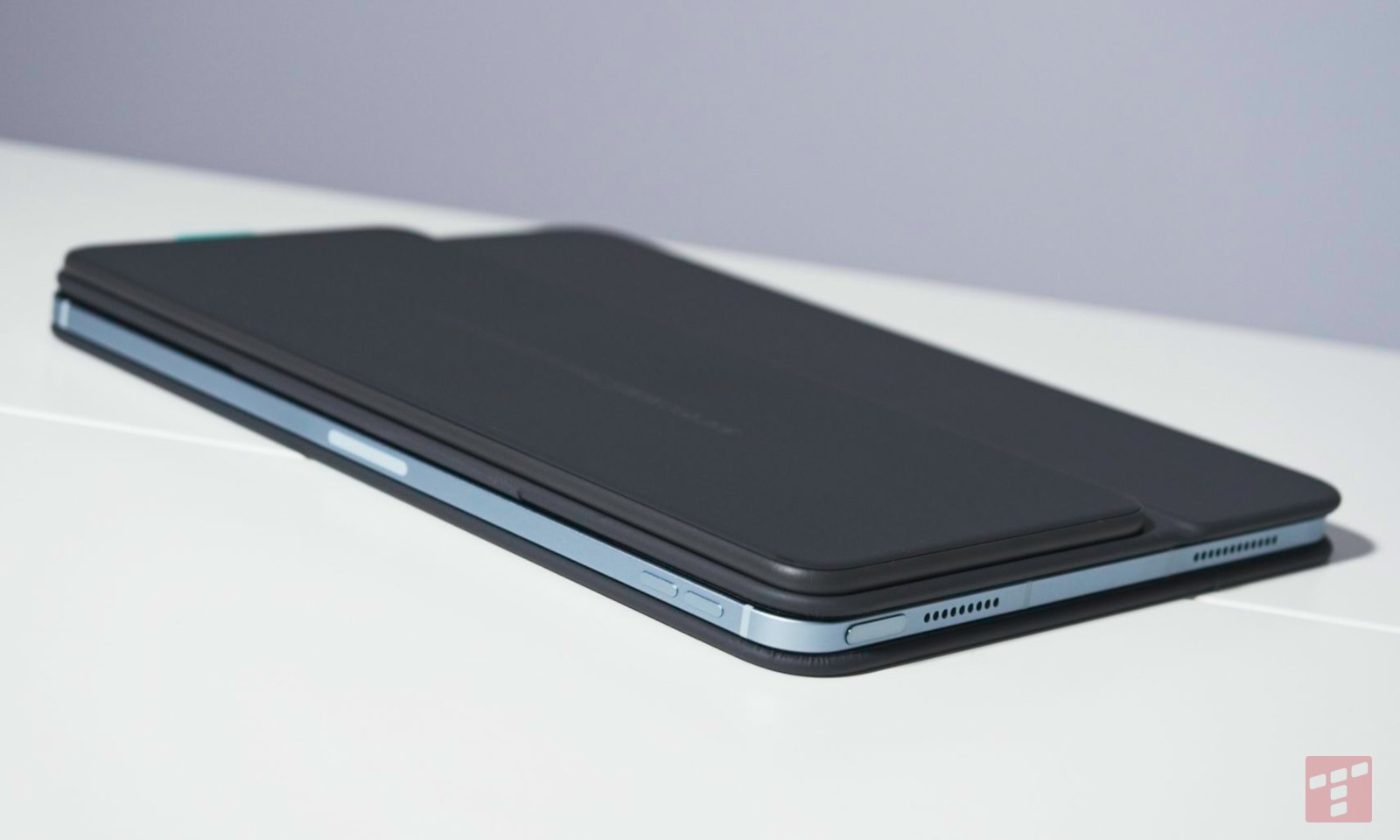Etui z kryzysem tożsamości. Test Logitech Flip Folio