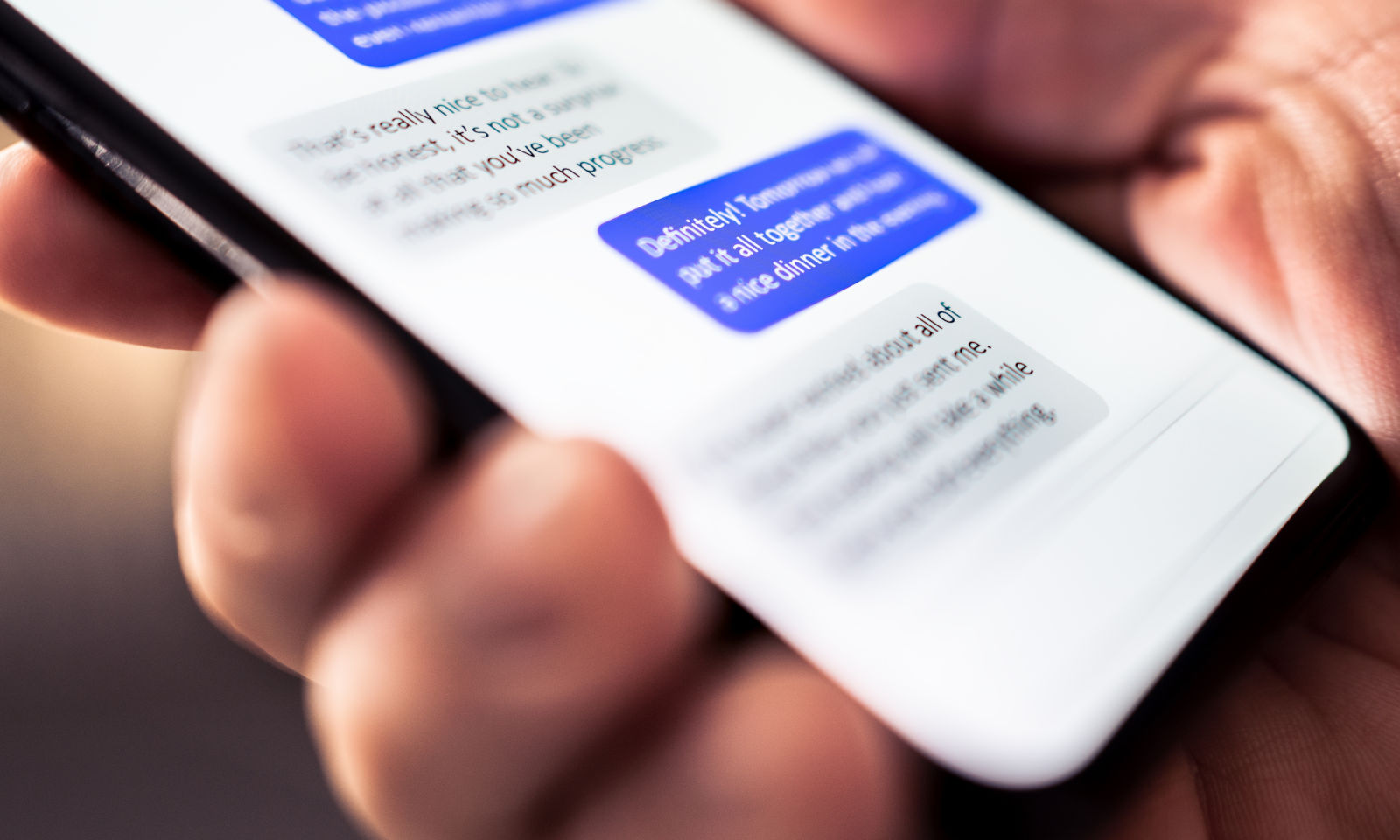Straszą Polaków SMS-ami, chcą okupu za fotki