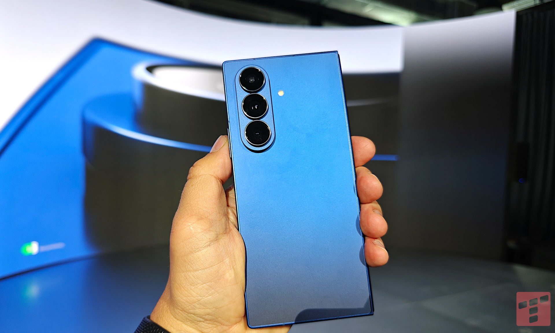 Galaxy Z Fold7 z problemami. Zawias się zacina