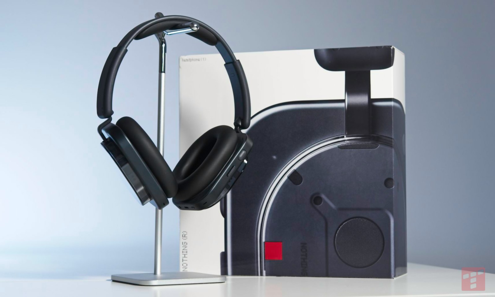 Efekciarska kicha czy prawdziwe objawienie? Cała prawda o Nothing Headphone (1)