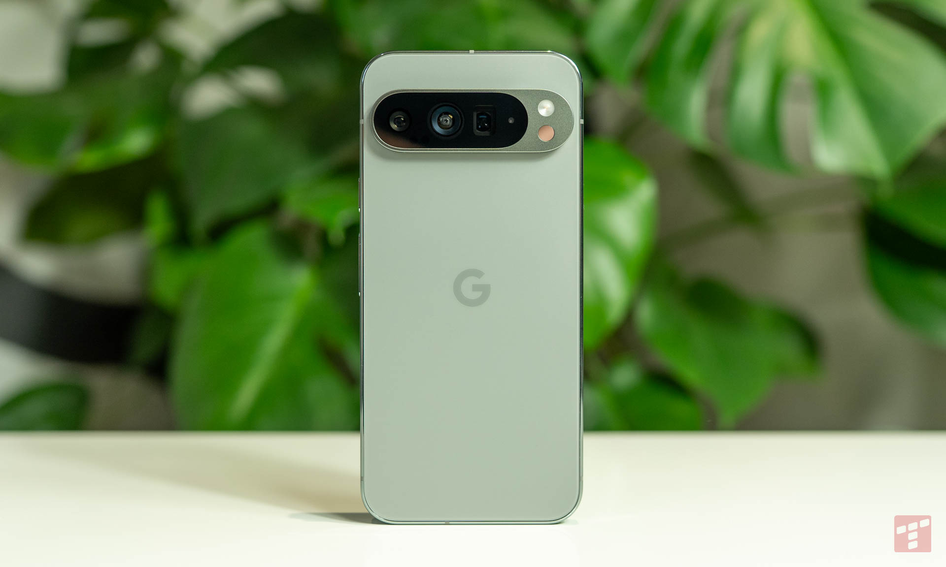 Pixel 10 Pro na oficjalnych grafikach. Jest podobnie jak rok temu