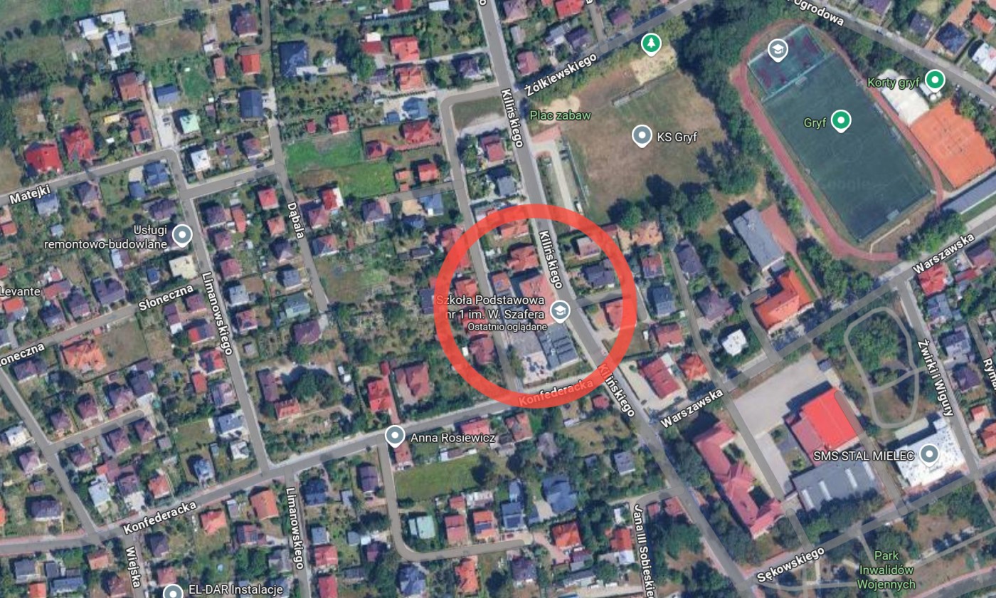 Maszt zniknął ze szkoły w Mielcu. Emocje pozostały, ale co mówi nauka?