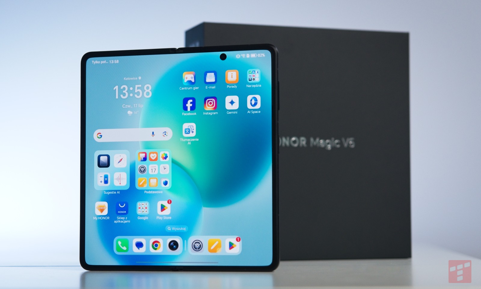 Ten smartfon jest tak cienki, że... aż nie ma sensu? Test Honor Magic V5