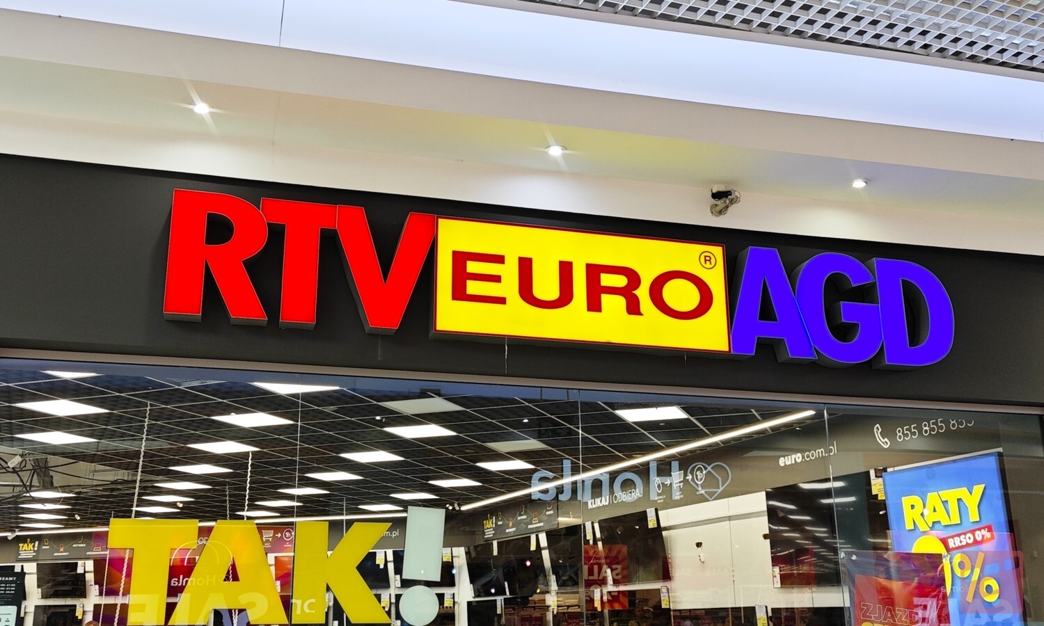 Nalot na RTV Euro AGD. Pracownicy w pośpiechu kasowali wiadomości
