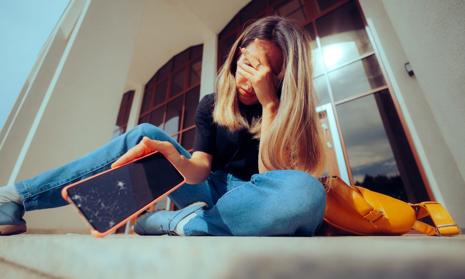 Natychmiast usuń to z telefonu. Wyczyści ci konto i ukradnie zdjęcia