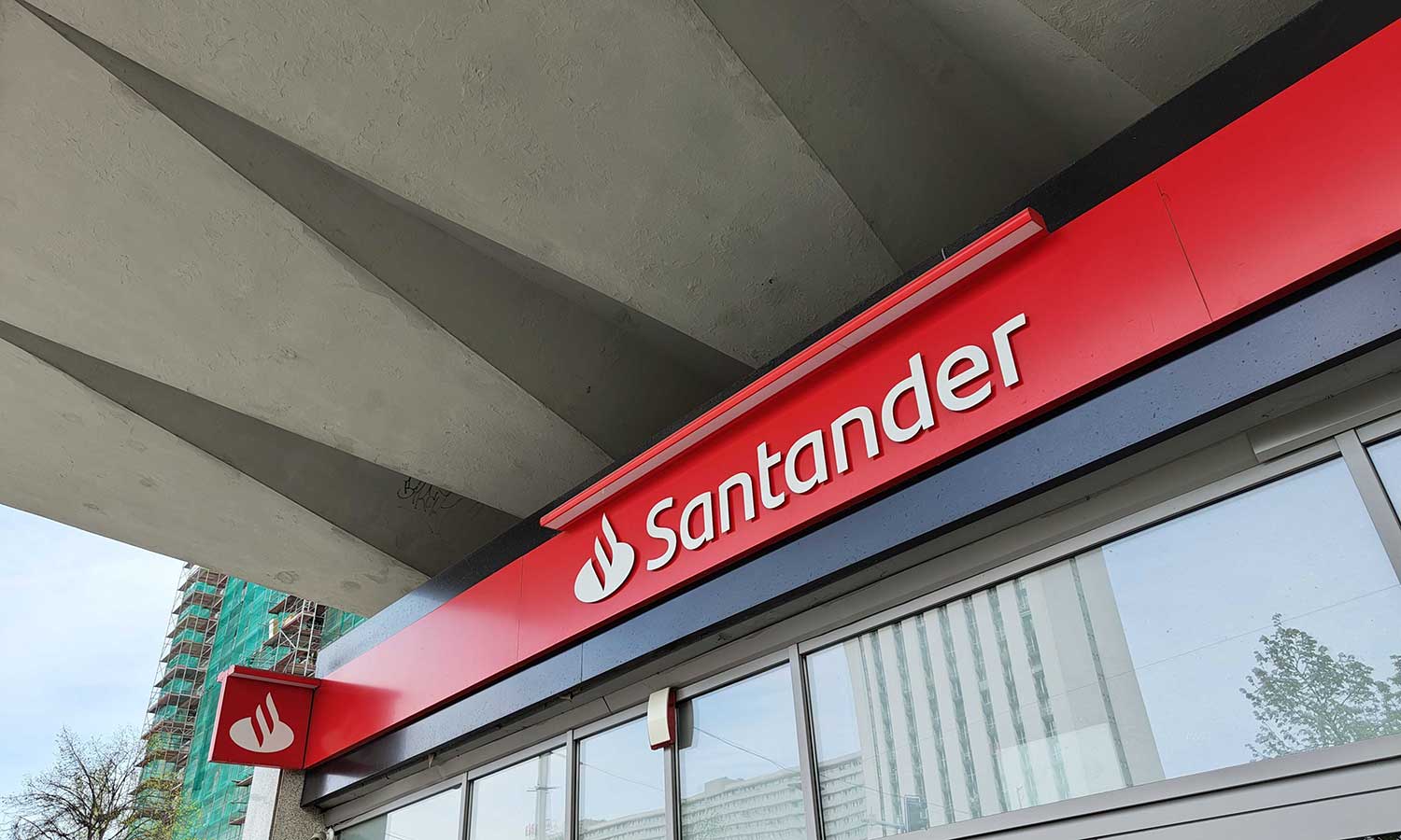 Santander z pilnym komunikatem. Zagrożony ten, kto ma kartę