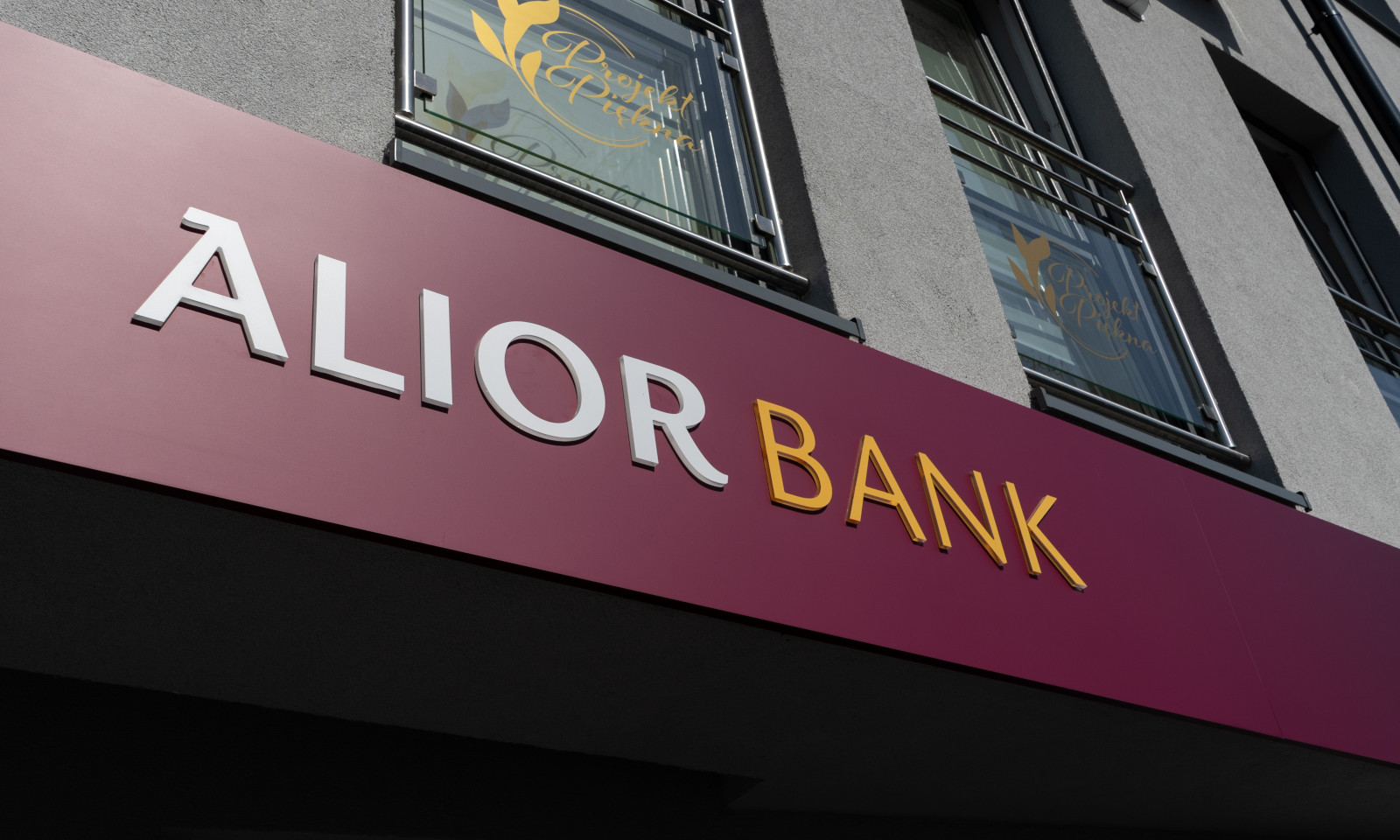 Alior Bank rozdaje bransoletki płatnicze. Oto zasady promocji