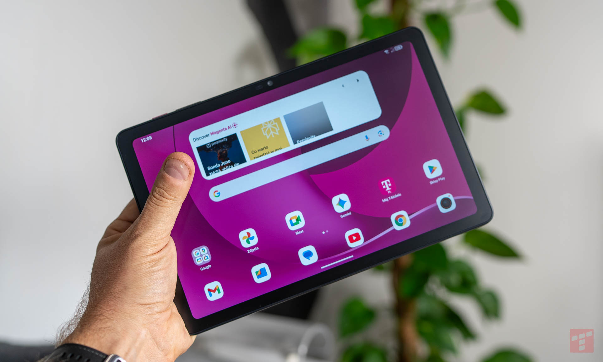 Tablet, który udaje papier i Perplexity Pro w cenie. T-Mobile zrobił to dobrze (test)