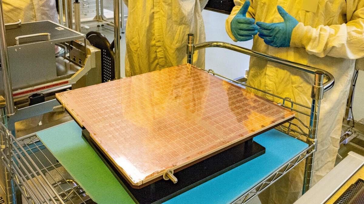 Intel nie rezygnuje ze szklanych podłoży. Skorzystają z tego inni