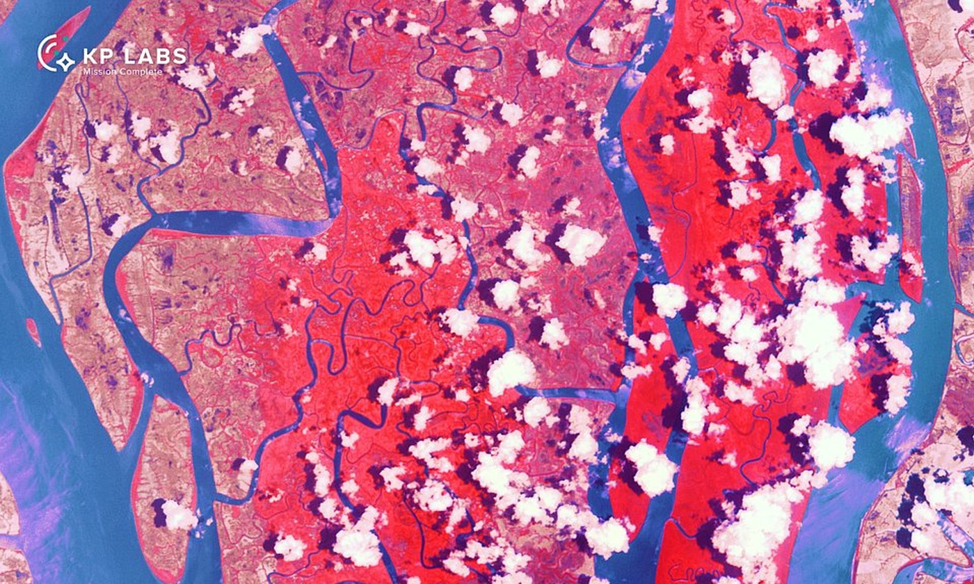 Polski satelita gra w Doom i fotografuje Ziemię