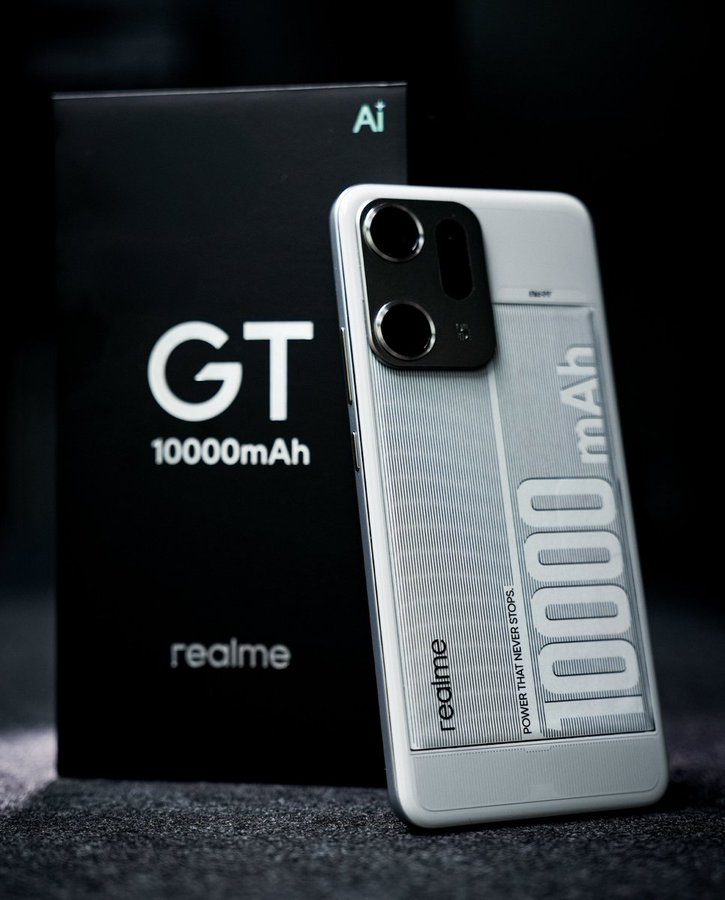 Realme szaleje. 15 000 mAh w płaskim smartfonie