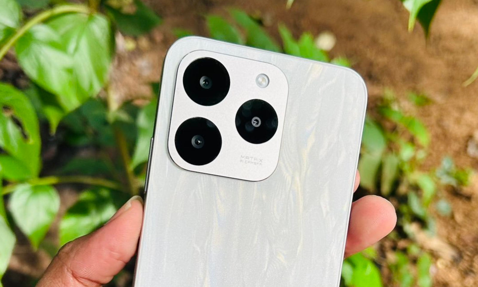 Realme 15T wygląda jak iPhone i kusi baterią 7000 mAh