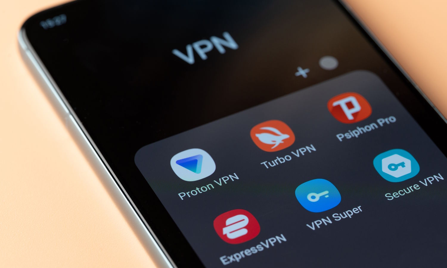 Natychmiast usuń to z telefonu. Wysyła Twoje dane do Chin