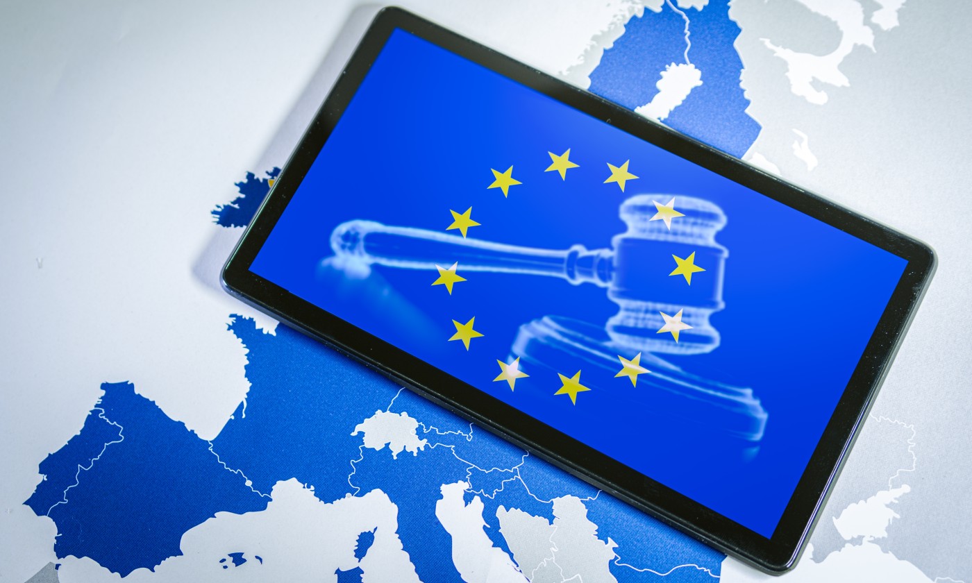 AI Act wchodzi w kolejną fazę. Sztuczna inteligencja pod lupą Unii i rządów