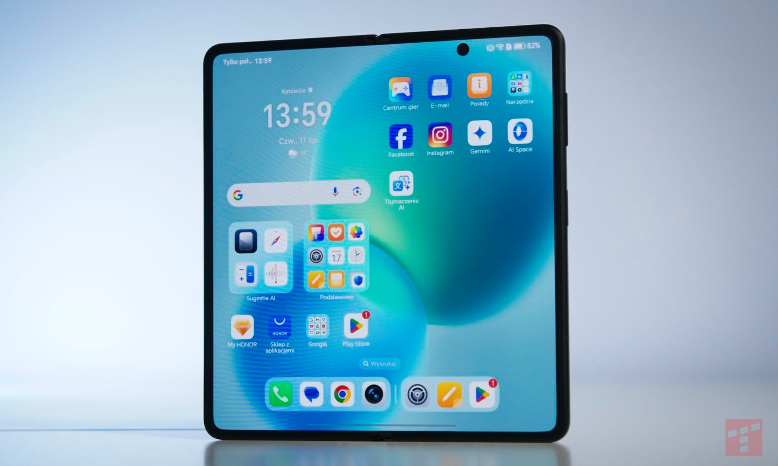 Honor Magic V5 debiutuje w Polsce. Smukły składak z prezentami na start