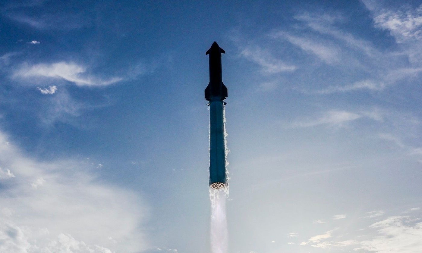 Historyczny sukces SpaceX. Starship zaliczył pierwszy w pełni udany lot