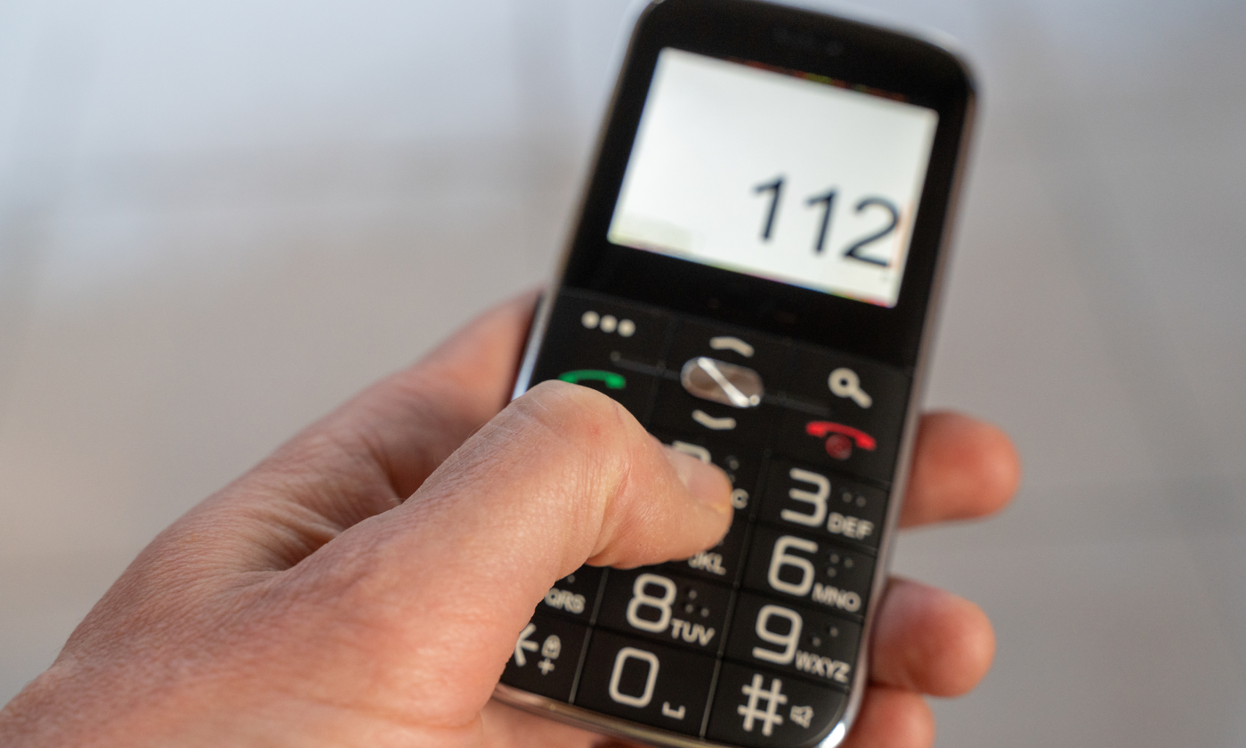 Awaria numerów 112 i 999. Wezwanie karetki jest prawie niemożliwe