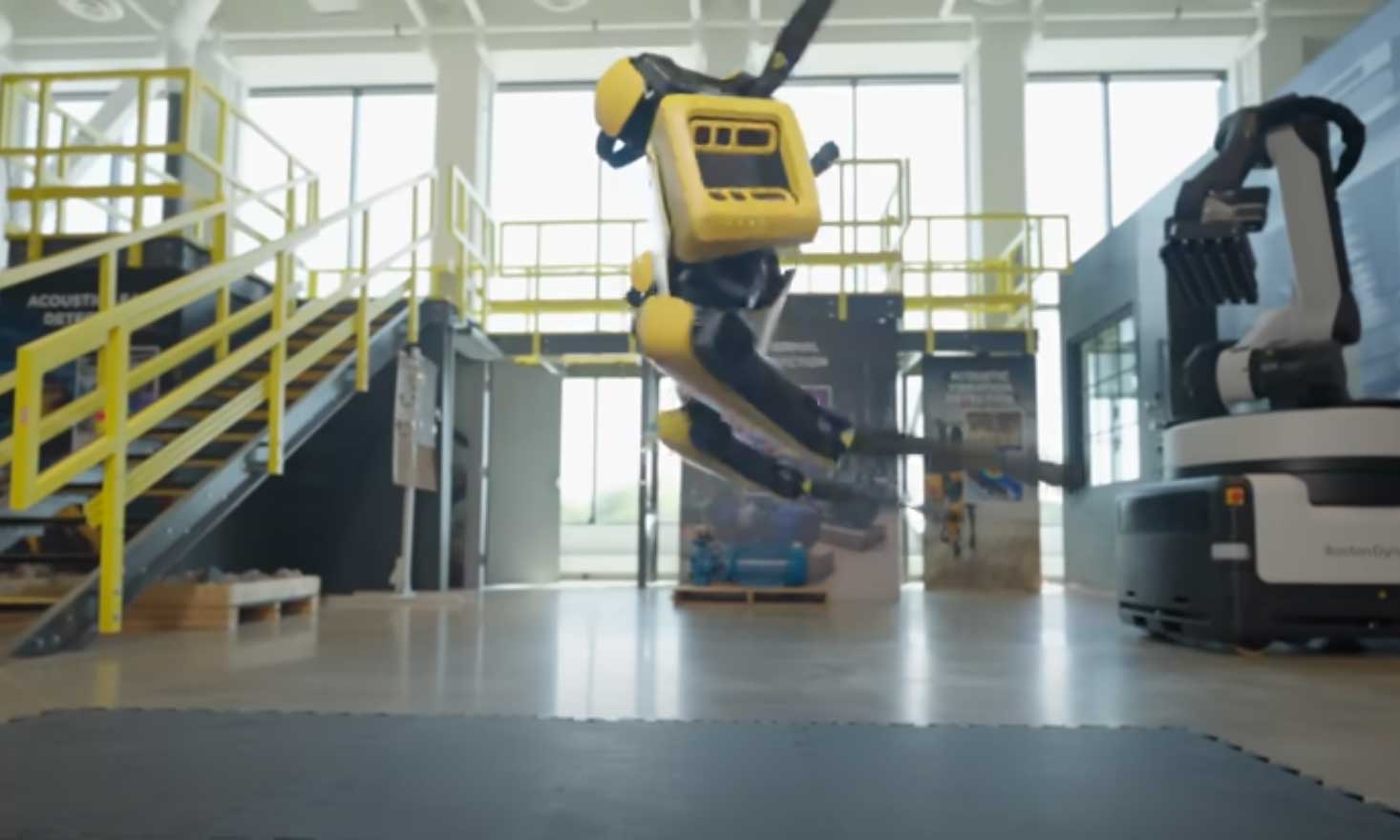 Pies robot uprawia niesamowitą gimnastykę. Jest na co popatrzeć