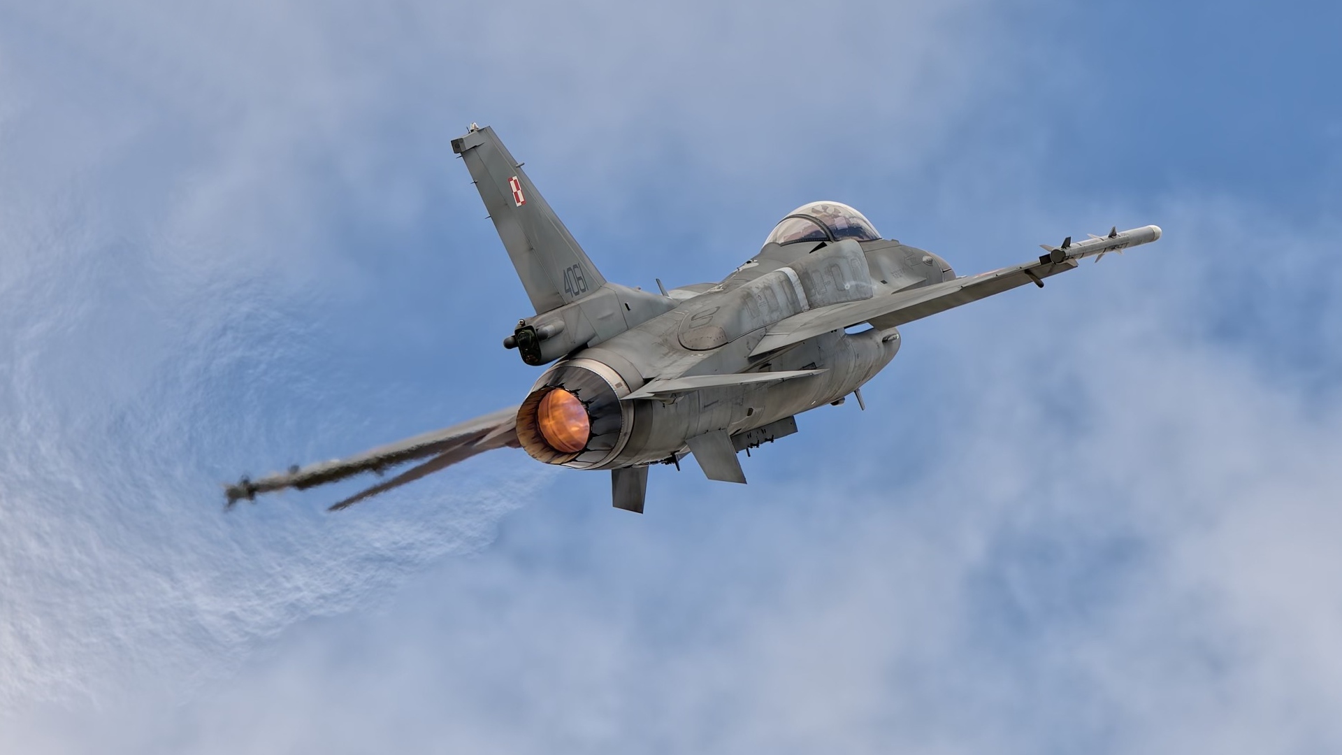 Polski F-16 spadł w Radomiu. Pilot nie żyje