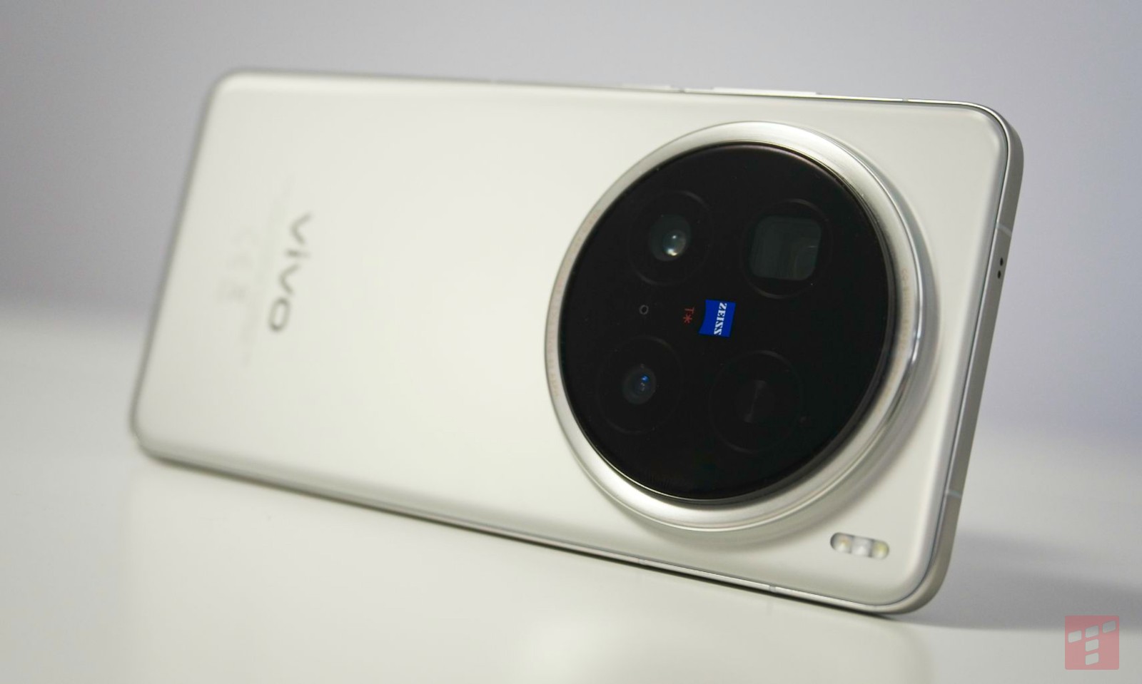 To najlepszy smartfon fotograficzny na rynku. Teraz może być Twój razem z wyjątkowym prezentem