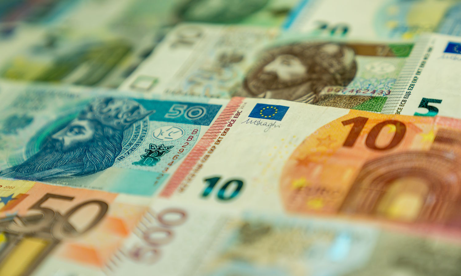 Zamiast euro i dolarów dostali kłopoty. Internetowy przekręt na miliony