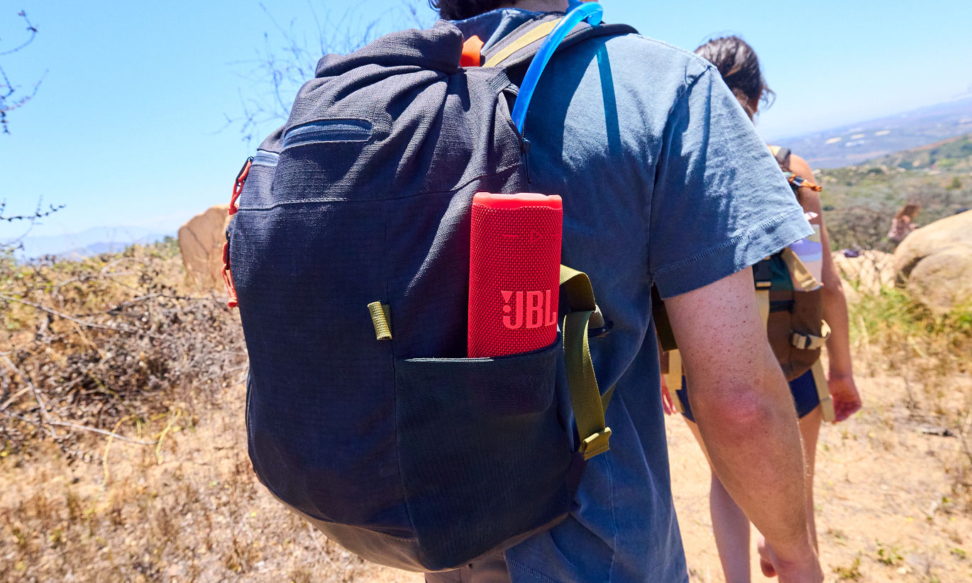 JBL Grip: z tym głośnikiem narobisz hałasu. Ma też kolorowe oświetlenie