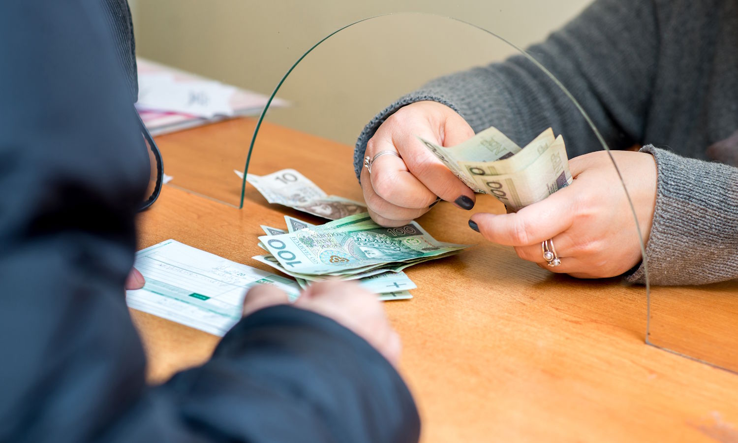 Banki rozczarują Polaków. Chodzi o gotówkę