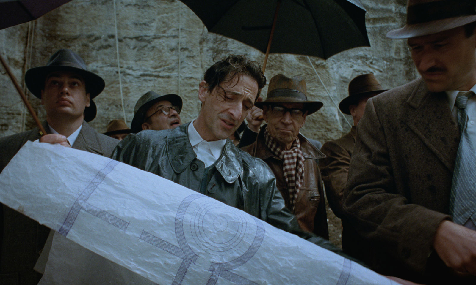 Trzy Oscary i Adrien Brody. Brutalista trafia na SkyShowtime