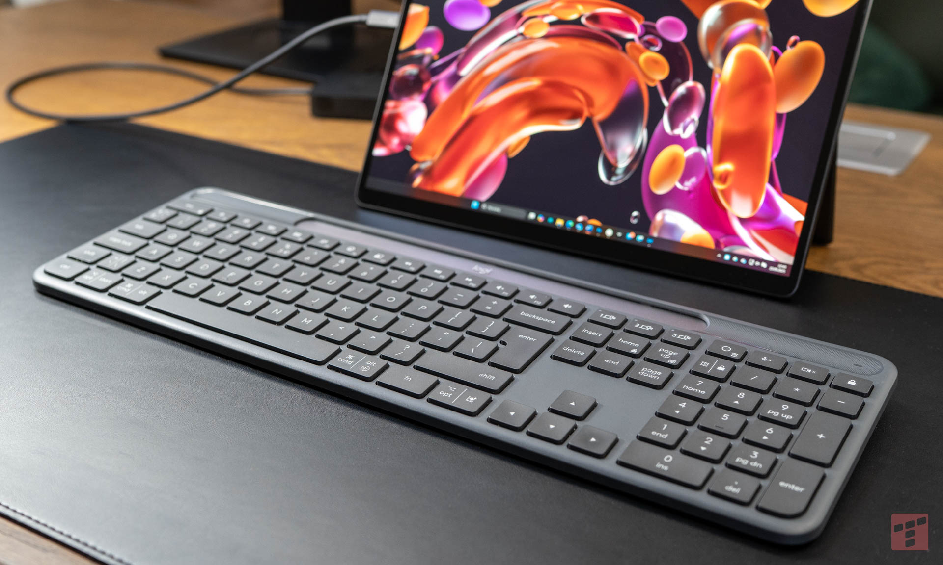 Zapomnij o ładowarce. Na zawsze. Sprawdziłem solarną klawiaturę Logitech