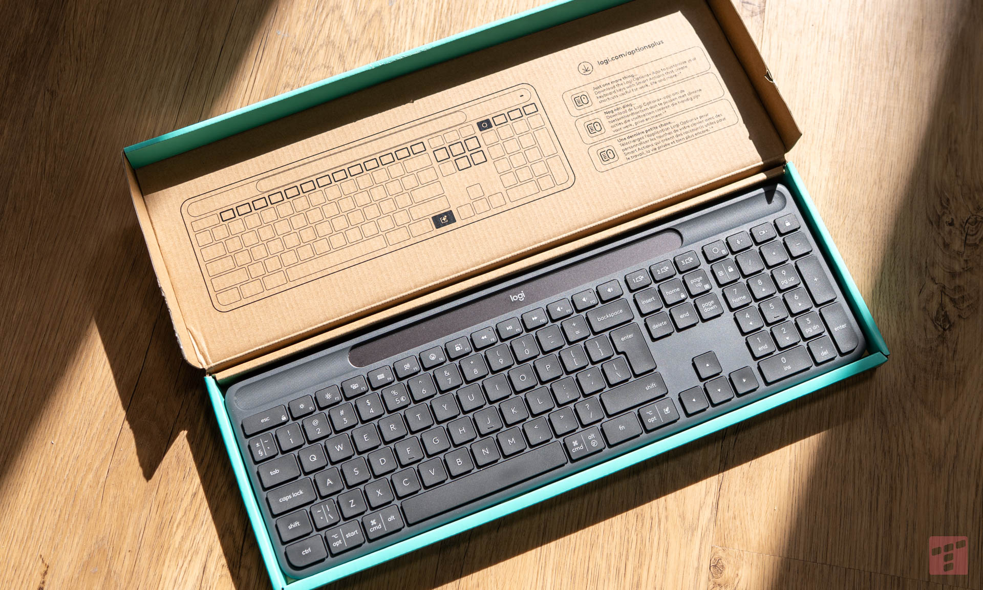 Zapomnij o ładowarce. Na zawsze. Sprawdziłem solarną klawiaturę Logitech