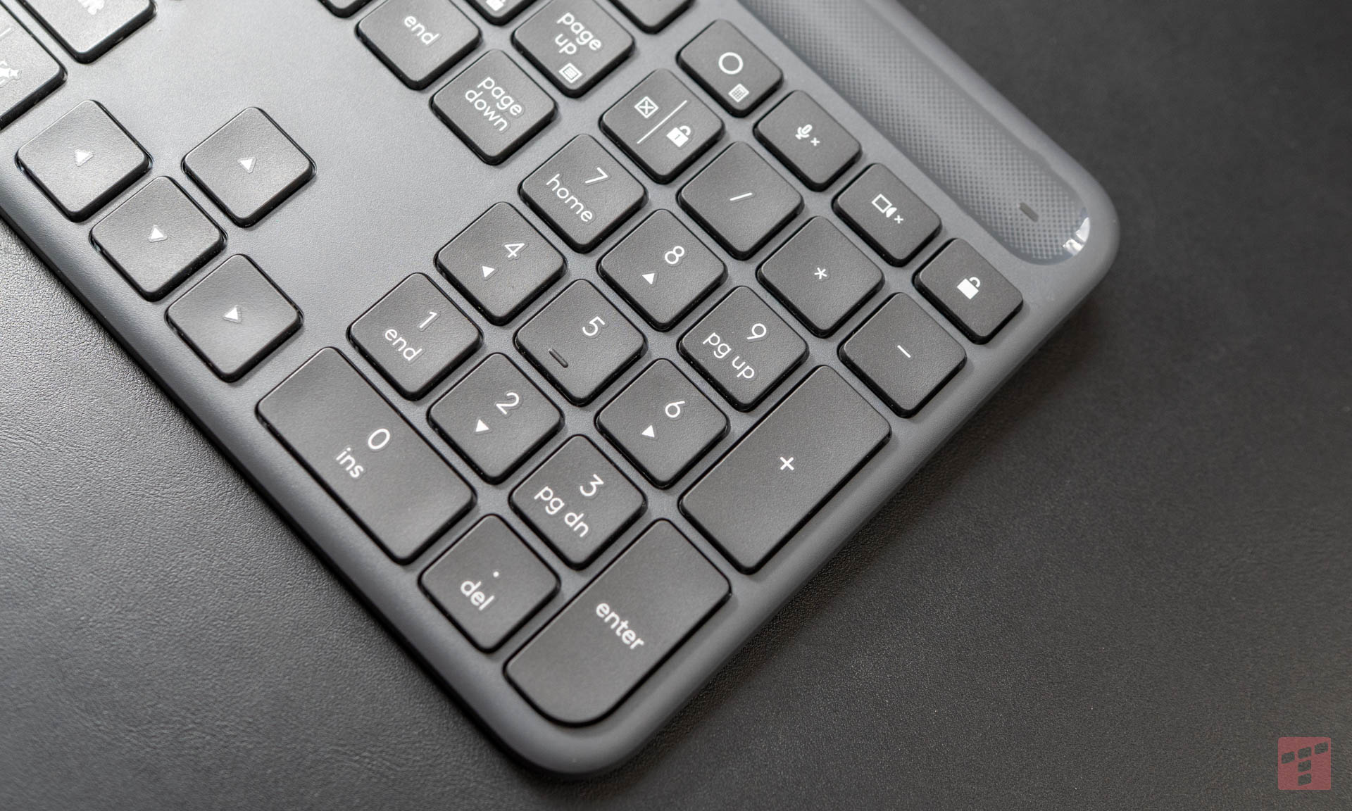 Zapomnij o ładowarce. Na zawsze. Sprawdziłem solarną klawiaturę Logitech