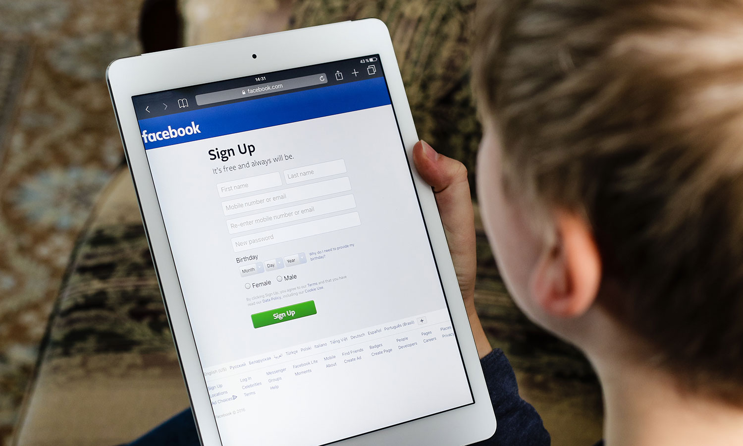 Konta dla nastolatków. Nowa funkcja Facebooka już w Polsce
