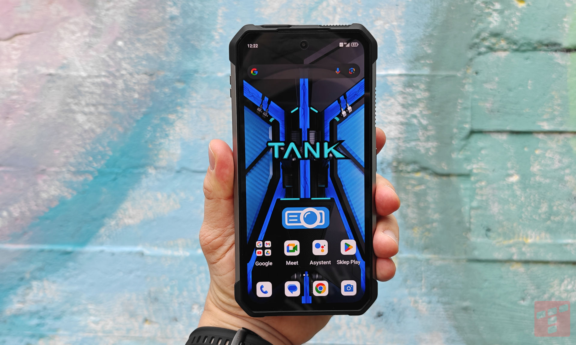 Tank 4 Pro: czołg z projektorem i ekranem AMOLED (test)