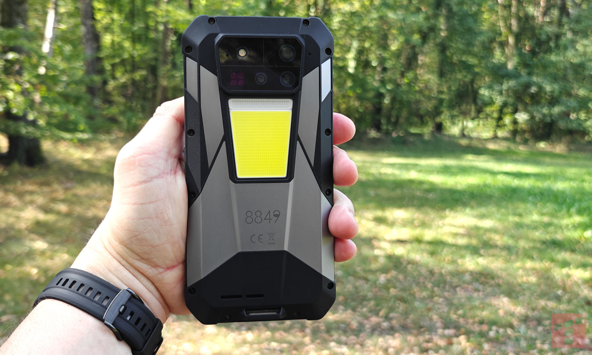 Tank 4 Pro: czołg z projektorem i ekranem AMOLED (test)