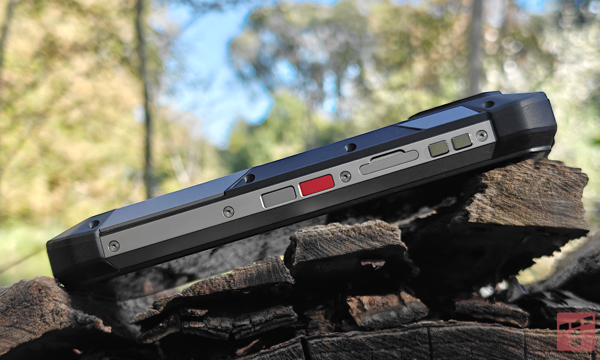 Tank 4 Pro: czołg z projektorem i ekranem AMOLED (test)